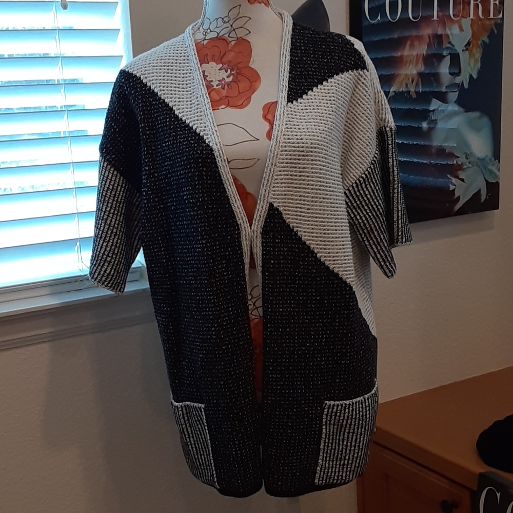 St. John Short Sleeve Cardigan L,Large Gorgeous!!